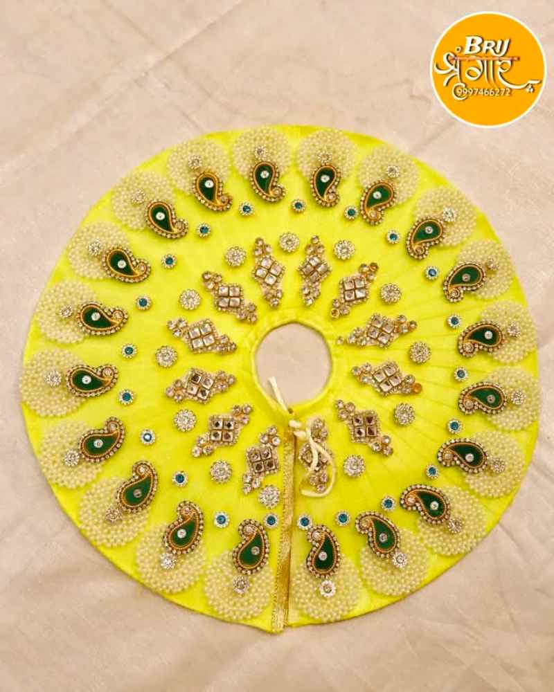 Elegant And Unique Krishna Ji Dresses For Janmashtami Thakur Ji Outfits