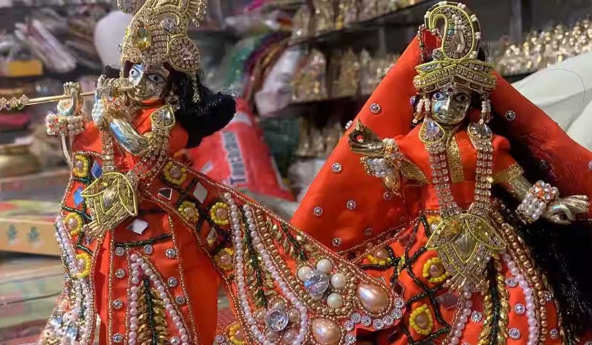How to Buy Radha Krishna Dresses Online Without Compromising on Quality