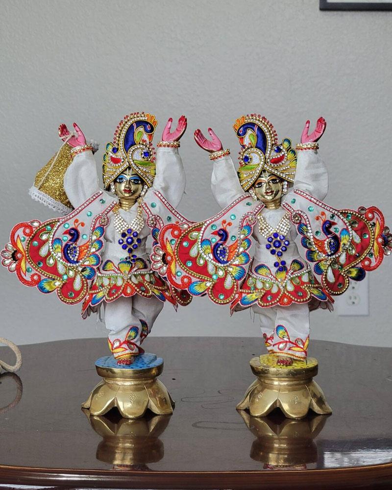 Gaur Nitai Dresses